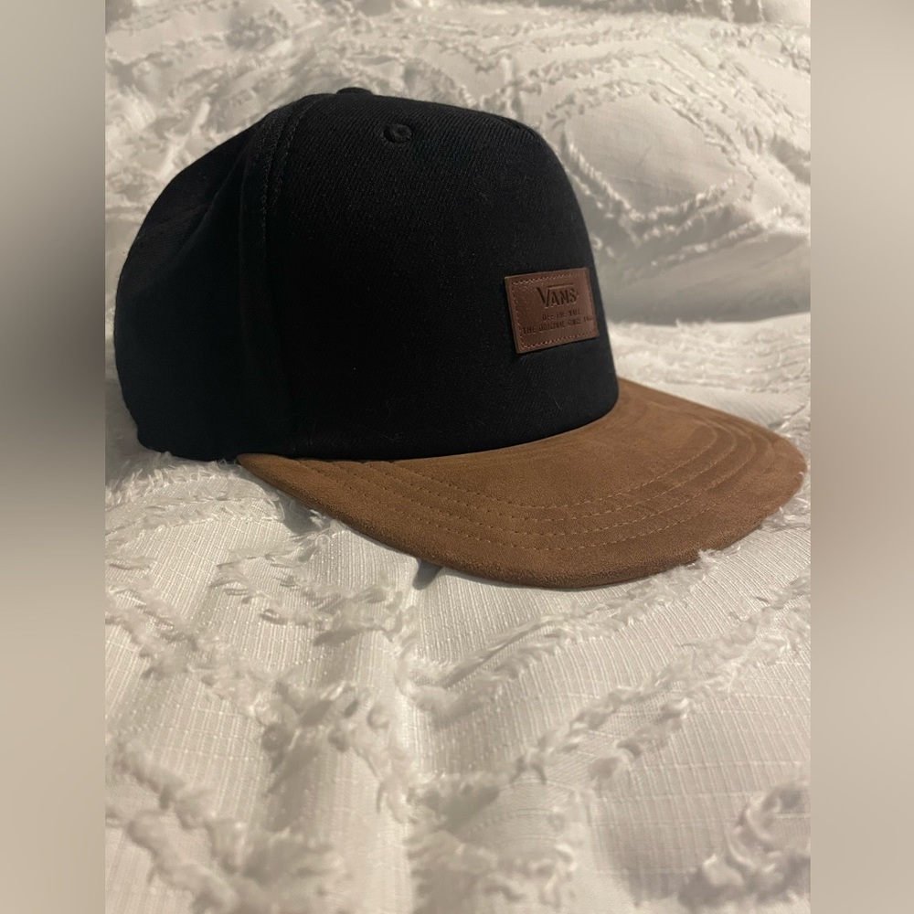 Adjustable black and tan vans hat